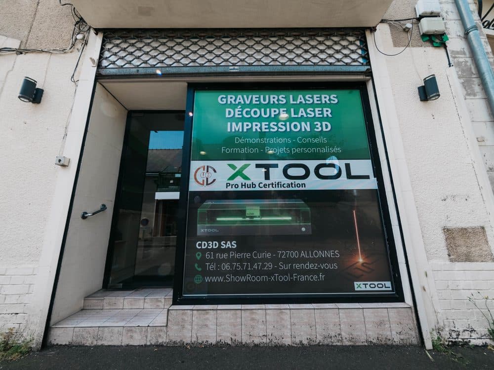 La vitrine du showroom CD3D, 61 rue Pierre Curie à Allonnes